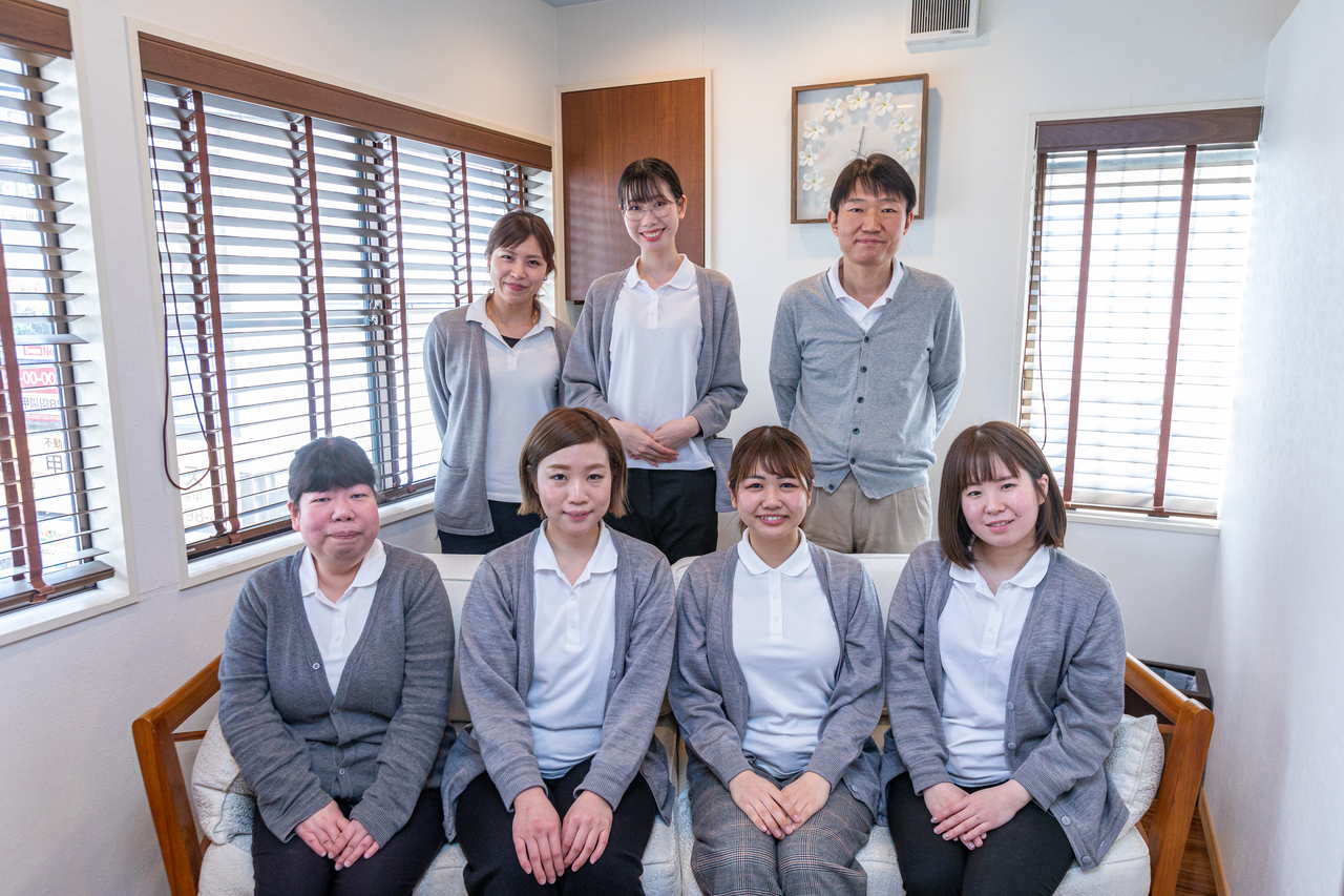 スタッフの集合写真