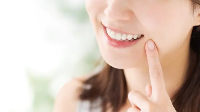 ホワイトニングしていない歯としている歯の比較